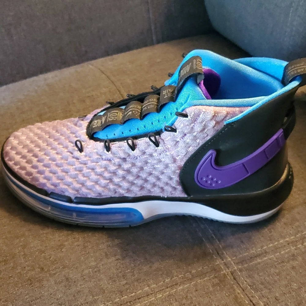 Nike Flight shoes - Picture 4 of 4